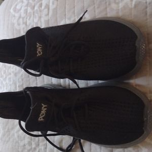 Men's Pony black tennis shoes